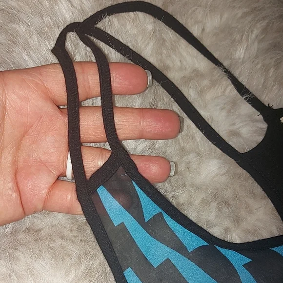 Geometric Pattern Tank Top - Picture 6 of 9